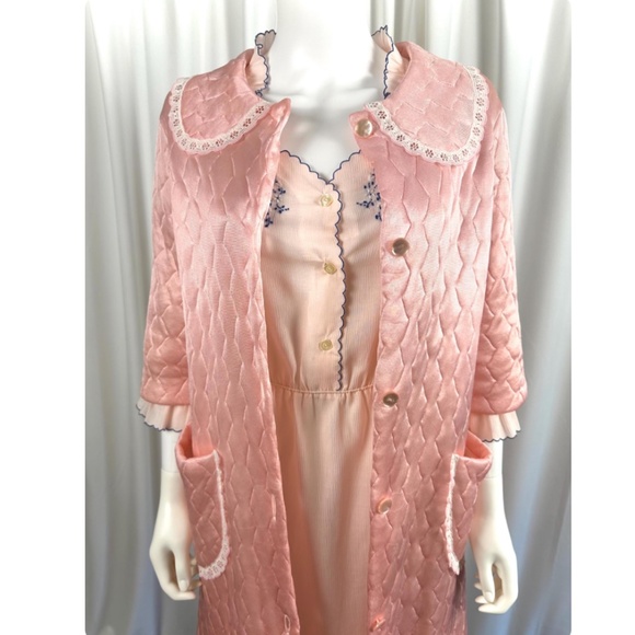 Vintage 1960’s Lu-Say Creations Long Quilted Bed Jacket Coat in Pink - XS/S - Picture 8 of 10
